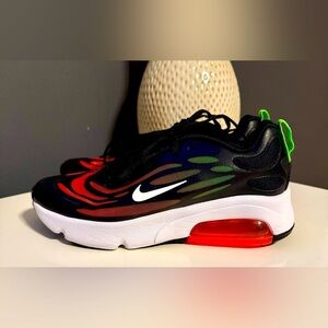 Nike Air Max Exosense SE Worldwide Pack Black Red Green. NEW. Size 6.5 Youth